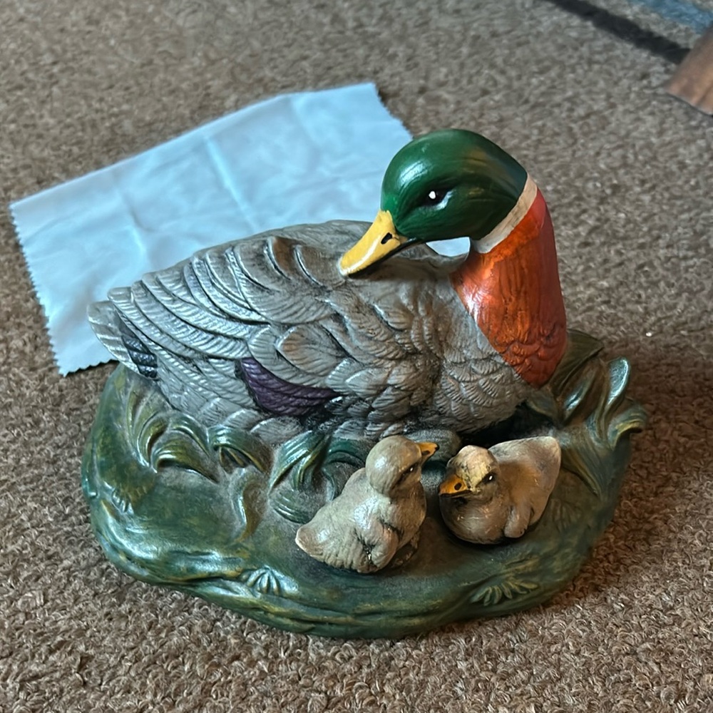 Vintage 1988 Ceramic Pottery Duck and Ducklings Beautiful so well done